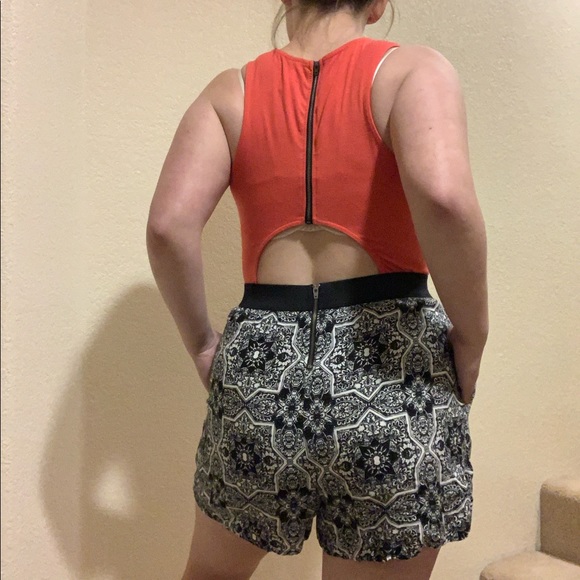 Orange & black & white Patterned short jumpsuit - Picture 3 of 8